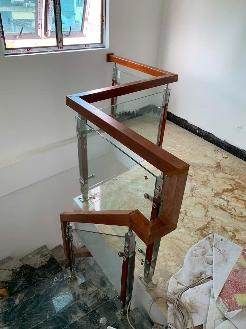 Nhà mình cho thuê nhà mới, căn góc, Mai Hắc Đế; vỉa hè 92m2* 5T- 30 Tr - Ảnh 2